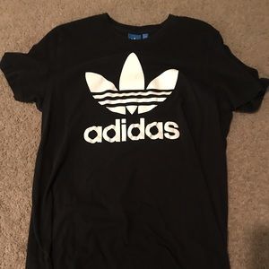 Adidas shirt size M
